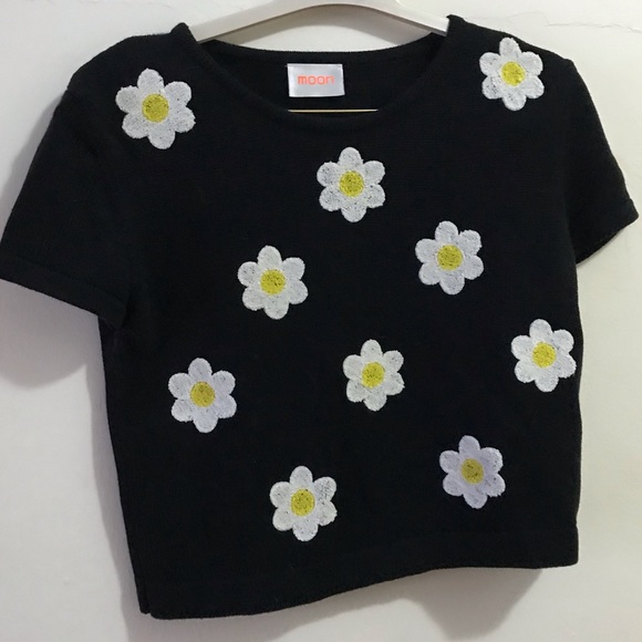 Urban Outfitters Sweaters - BOGO Daisy crop sweater